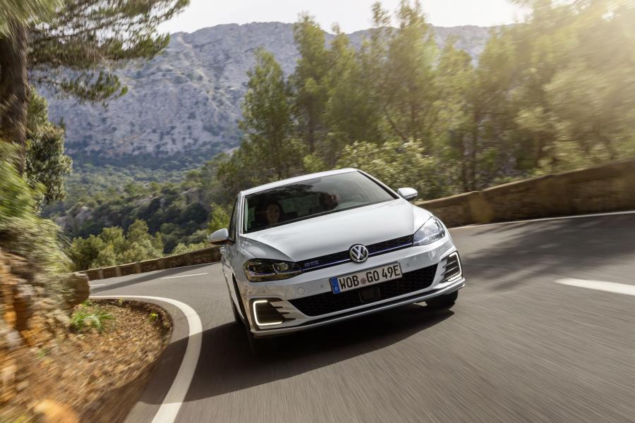  Volkswagen Golf GTE 2017 года  (WW) (фото 23 из 43)